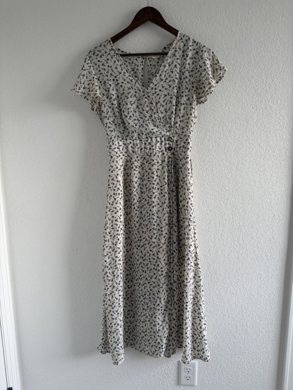Sienna Sky Dress Size M Ivory Blue Floral Button Waist Flowy Summer Babydoll